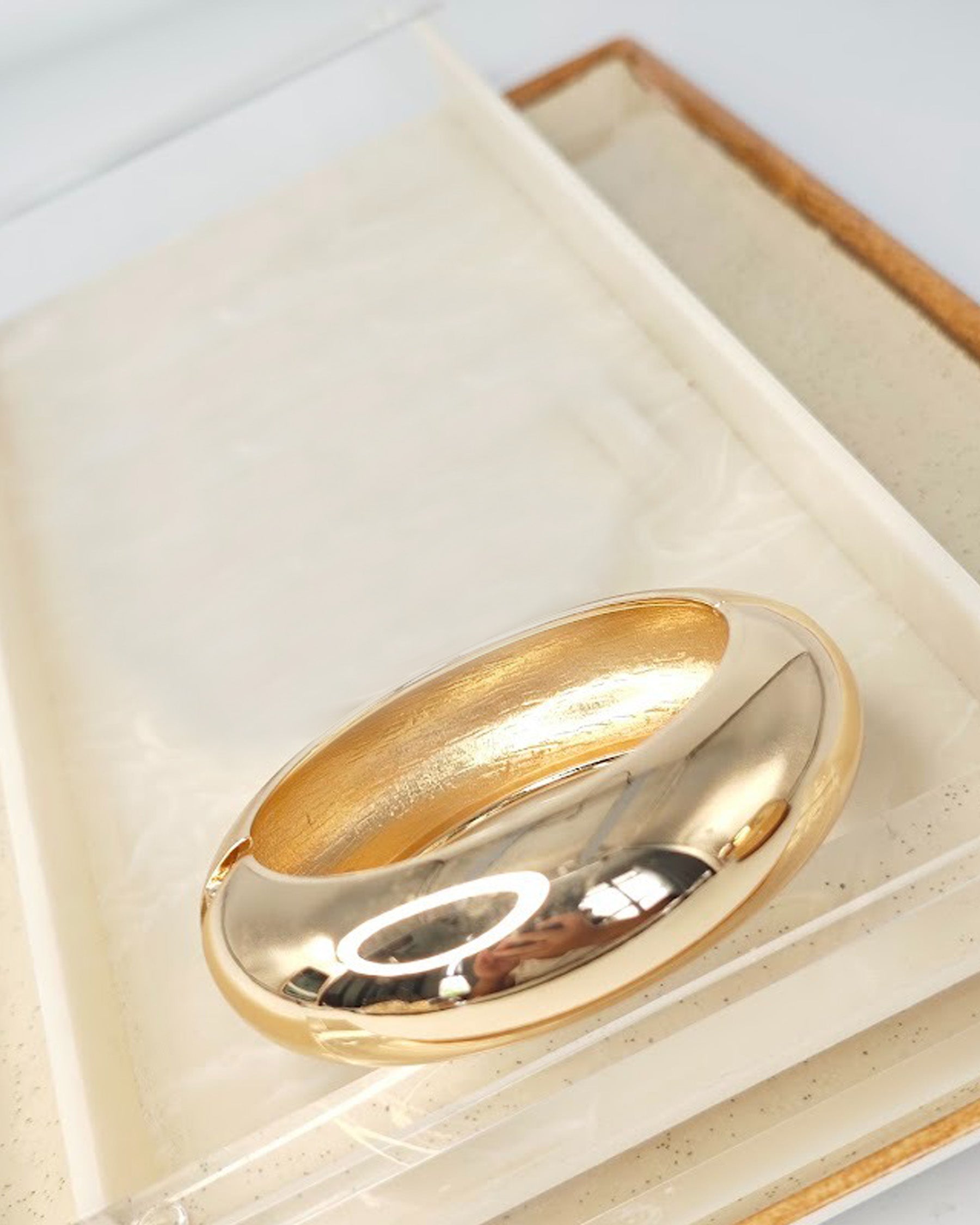 BRAZALETE CON BISAGRA, METALICO, REDONDEADO - MODELO "FRAN"