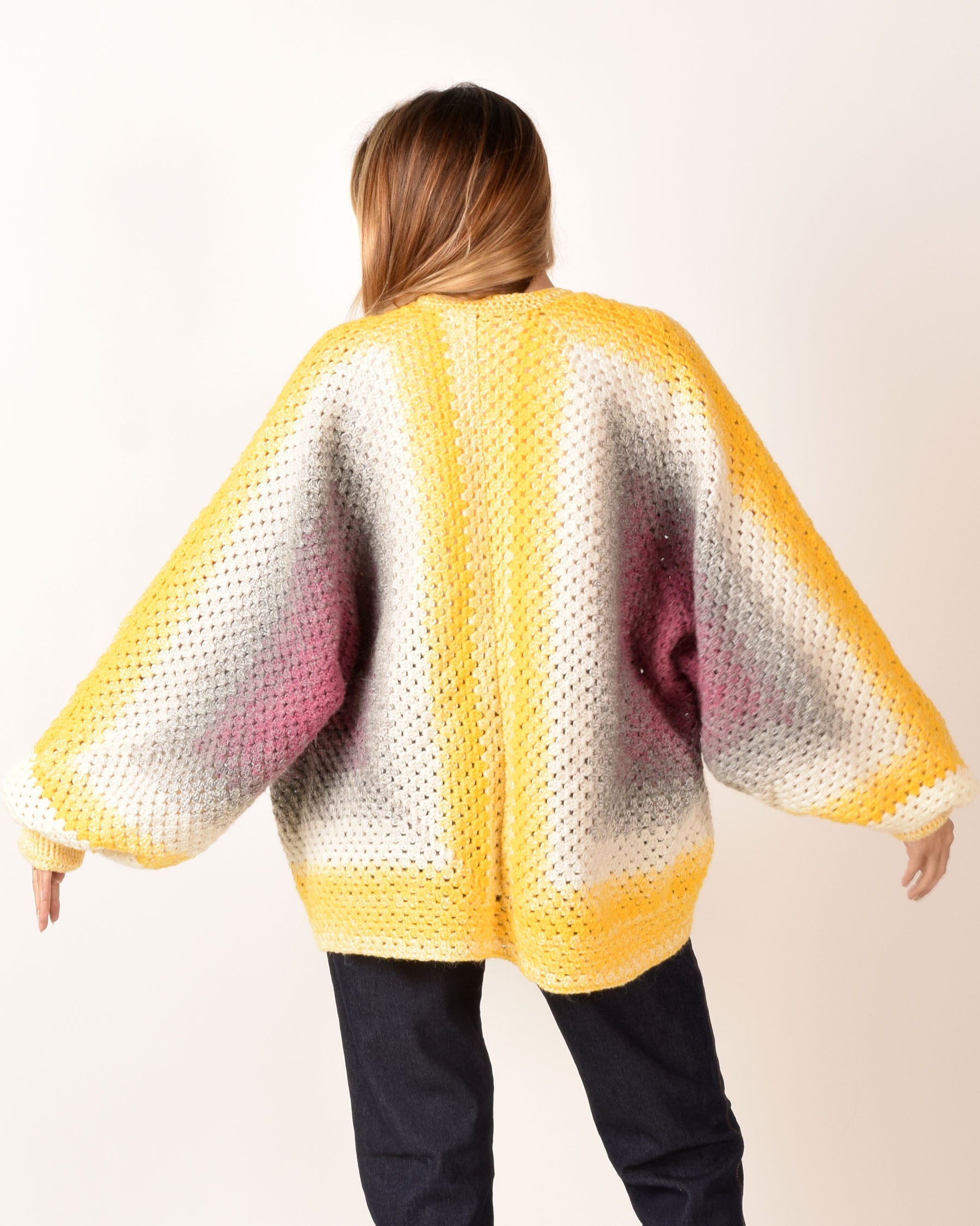 CARDIGAN TEJIDO A CROCHET OVER-SIZE - MODELO "ATARDECER"