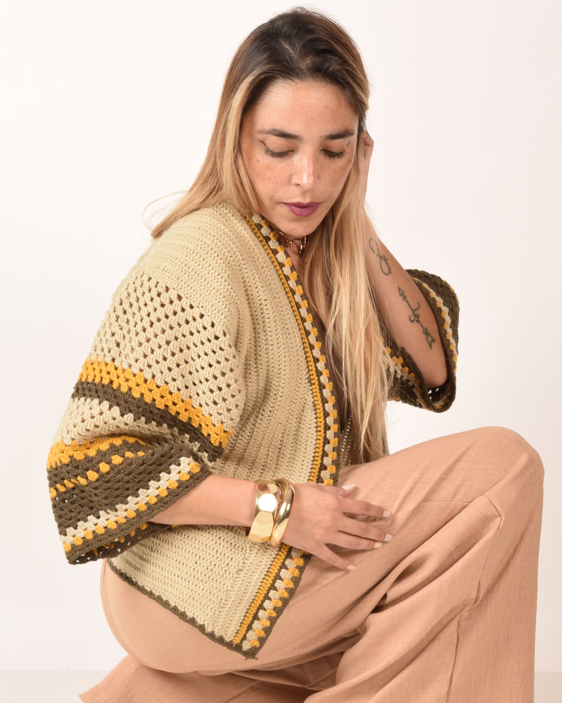 CARDIGAN TEJIDO A CROCHET - MODELO "ABRIL"