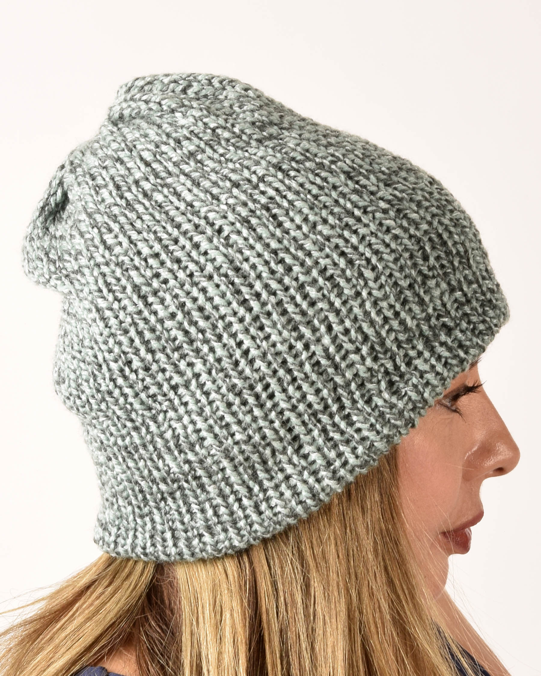 GORRO TEJIDO A MANO "BASIC"