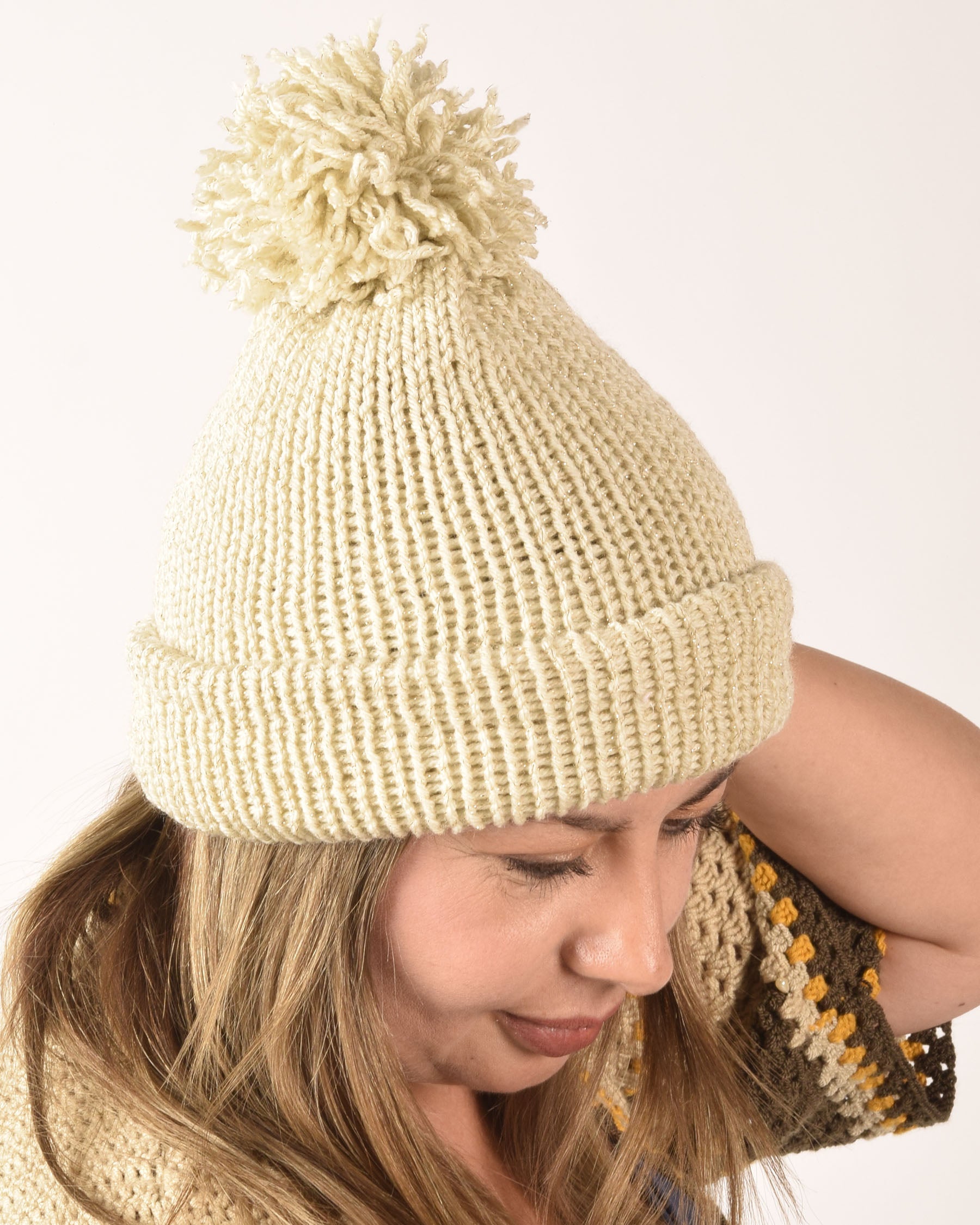 GORRO TEJIDO A MANO "POMPÓN"