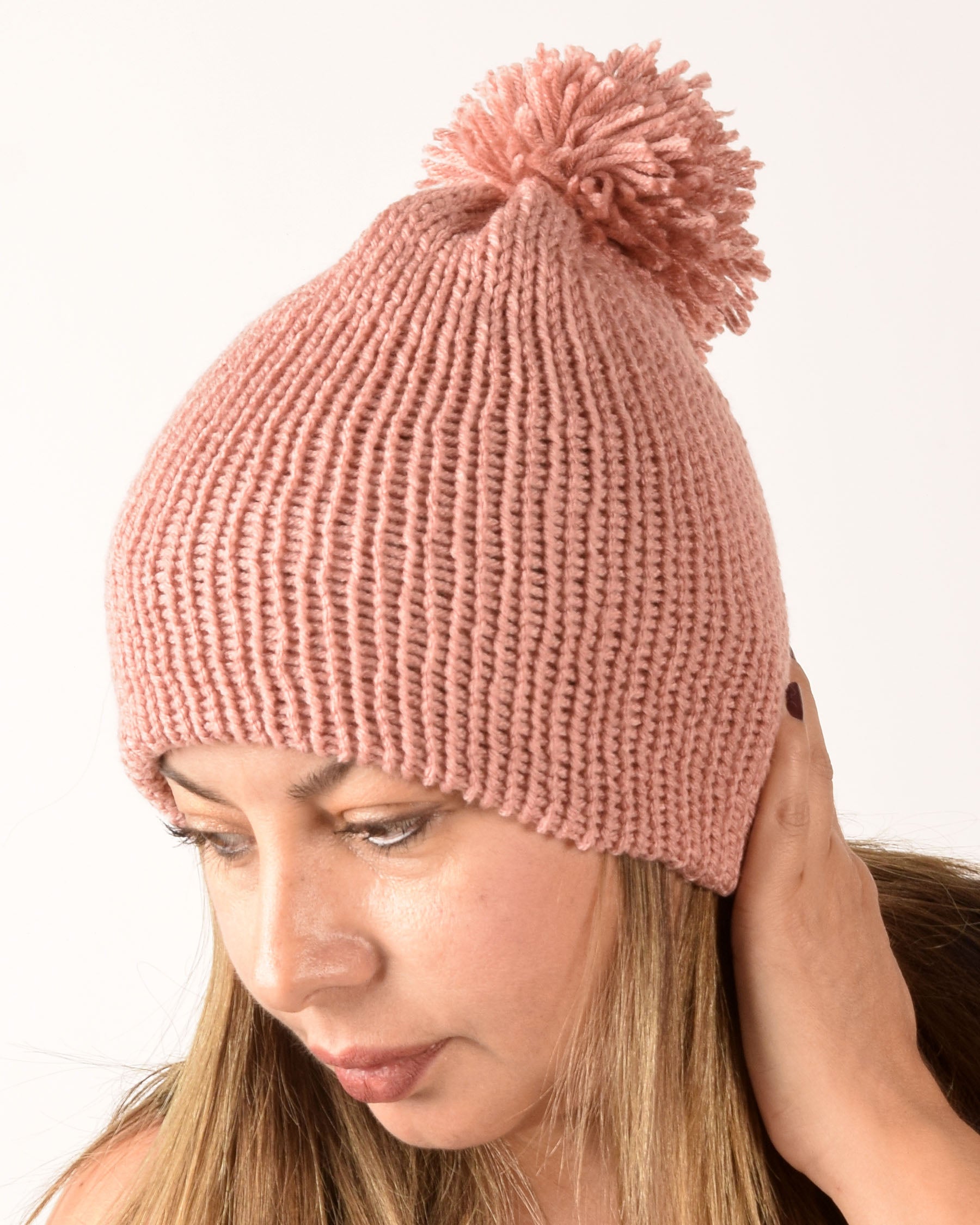 GORRO TEJIDO A MANO "POMPÓN"