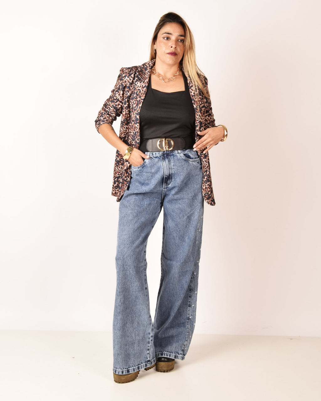 JEANS PALAZZO CON BORDADO AL COSTADO