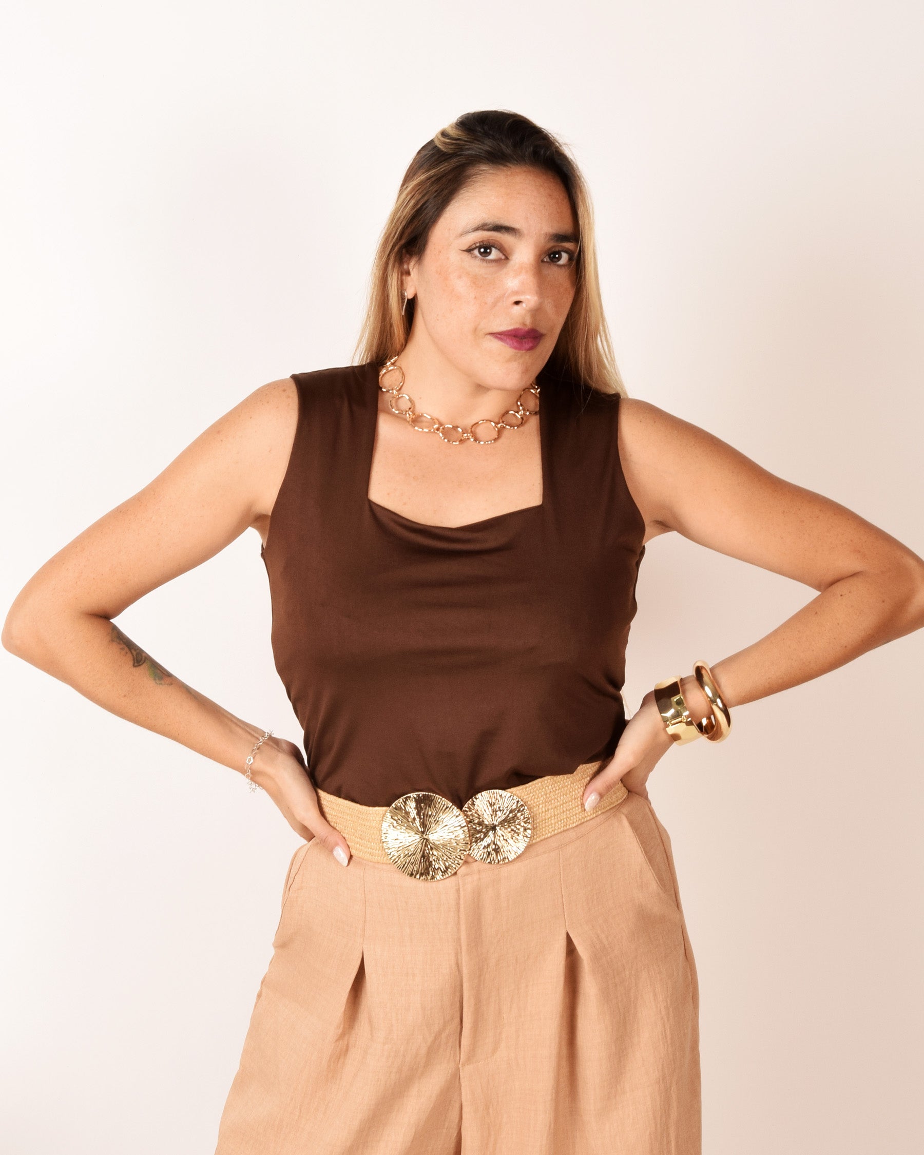 POLERA BÁSICA SIN MANGAS