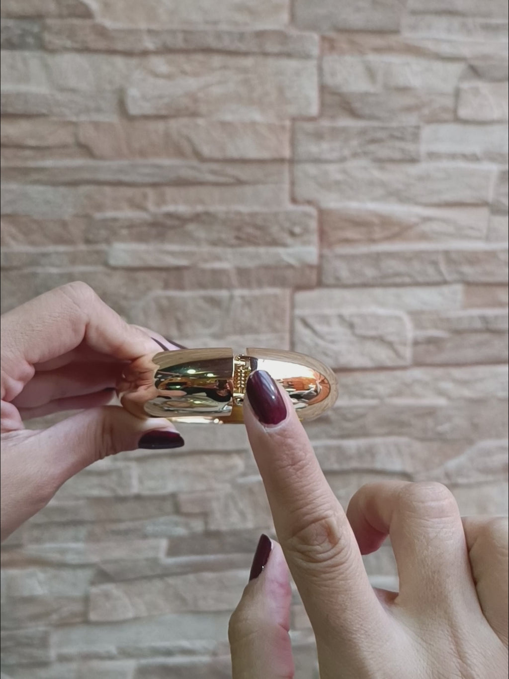 BRAZALETE CON BISAGRA, METALICO, REDONDEADO - MODELO "FRAN"
