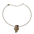 Collar rígido, con media flor al  centro