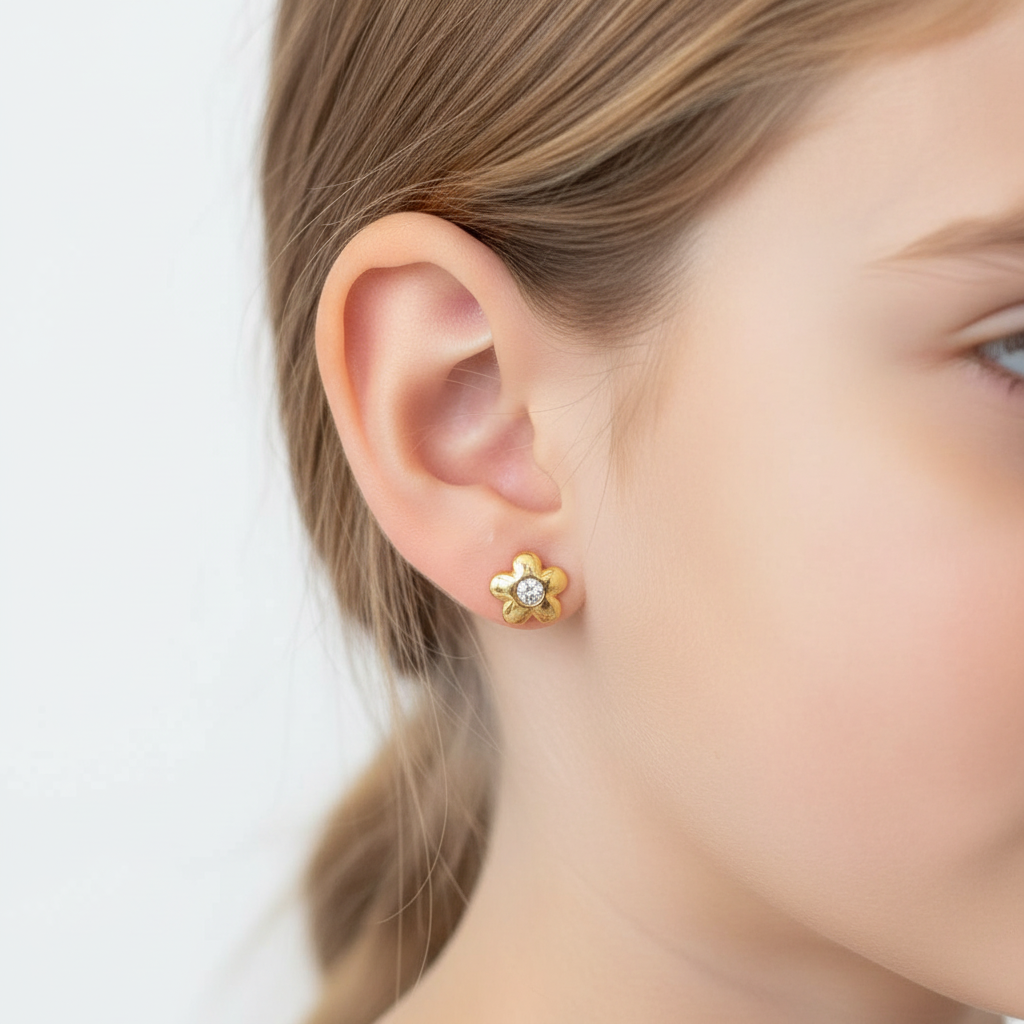 Aros flor punto de luz, baño oro 18k.